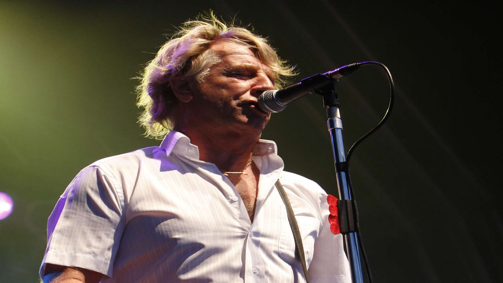 Status Quo have cancelled tonight's gig after Rick Parfitt suffered a stomach complaint