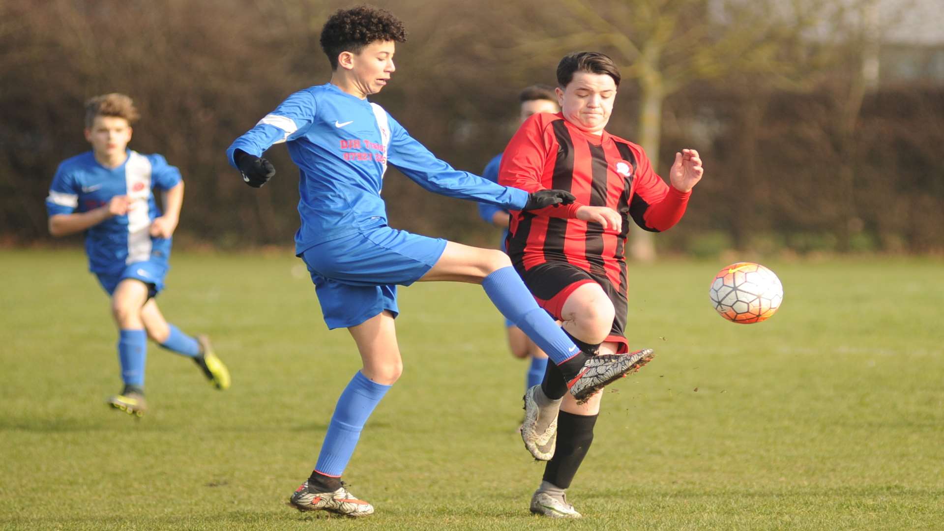 Hempstead Valley (blue) challenge Meopham Colts in Under-14 Division 1 Picture: Steve Crispe