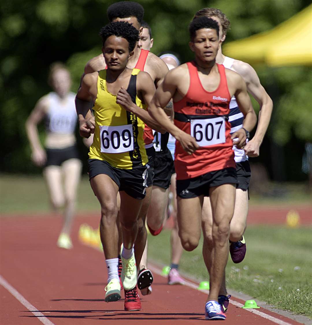 The battle for victory in the senior men's 5,000m final went Wegahta Zerom's way. The Ashford AC under-20 runner (No.609) beat Medway & Maidstone's Teweldebrhan Menges (No.607) by 10sec. Picture: Barry Goodwin (56694489)