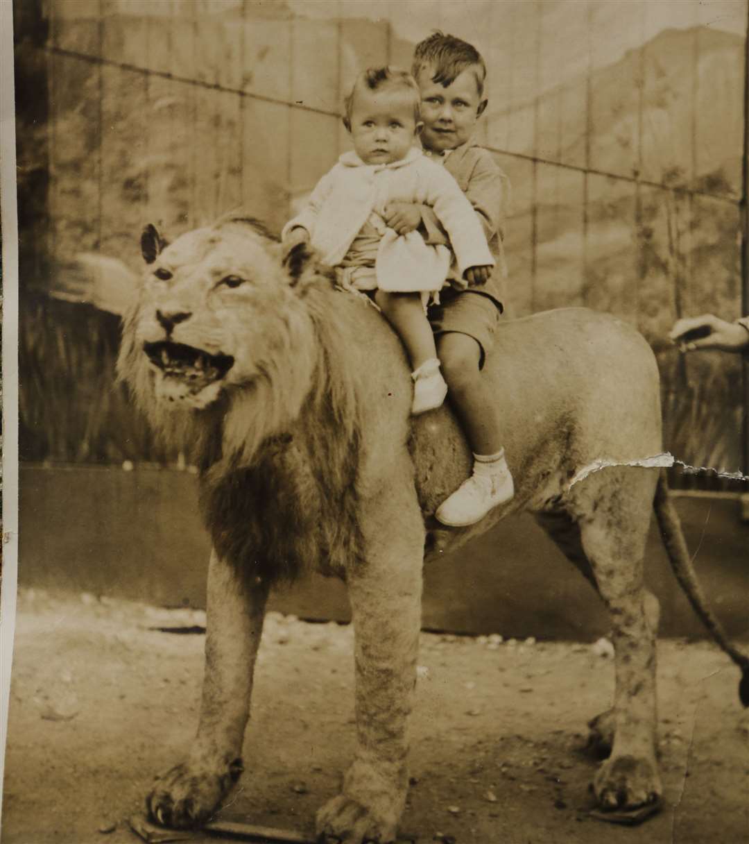Brothers Gordon and Alec Crouch pose on the lion in 1936