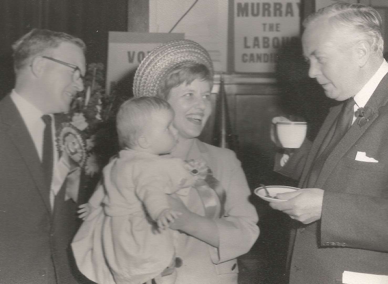Lady Murray speaks to former Prime Minister Harold Wilson with her daughter Kate and husband Albert