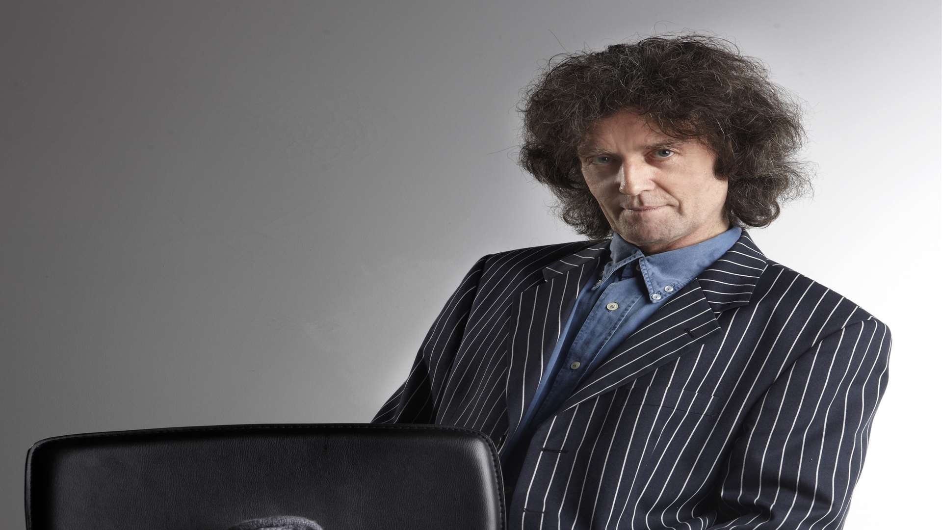 Gilbert O'Sullivan performed at the Central Theatre.