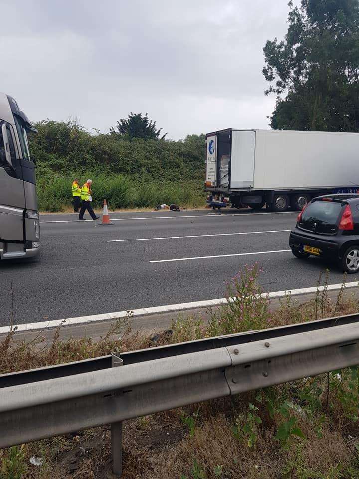 A lorry driver had found people in his vehicle. (3191147)