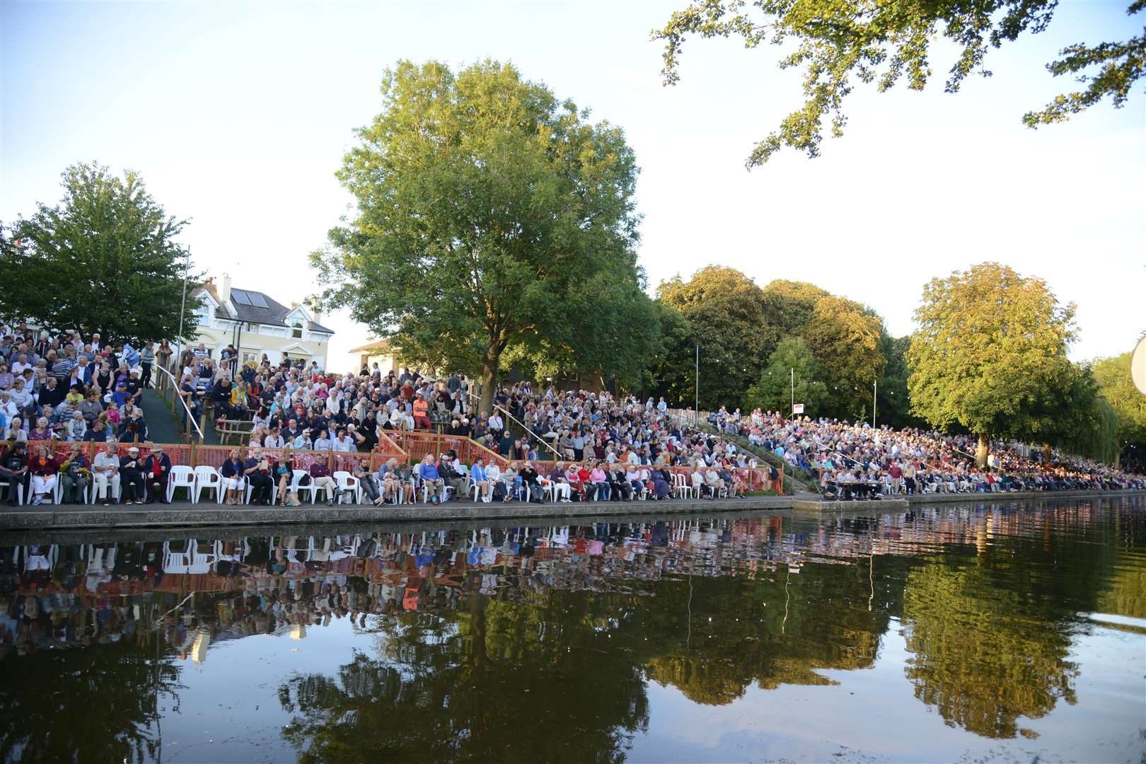 Crowds lined the banks of the Royal Military Canal in Hythe for the town's Venetian fete