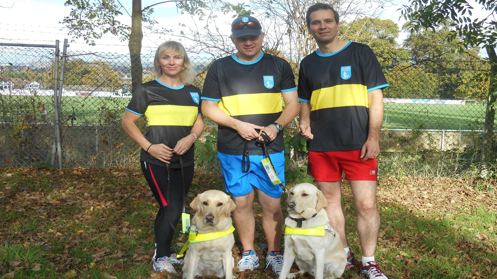 Marathon runners Clare Wilson, Paul Smith, Lee Wilson and guide dogs Zara and Pedro
