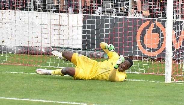 Welling keeper Kai McKenzie-Lyle impressed at Dover. Picture: Ed Miller/EUFC