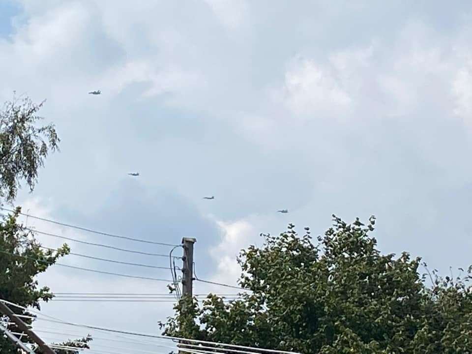 Four jets were spotted in formation, followed by two more. Photo: Sarah Town