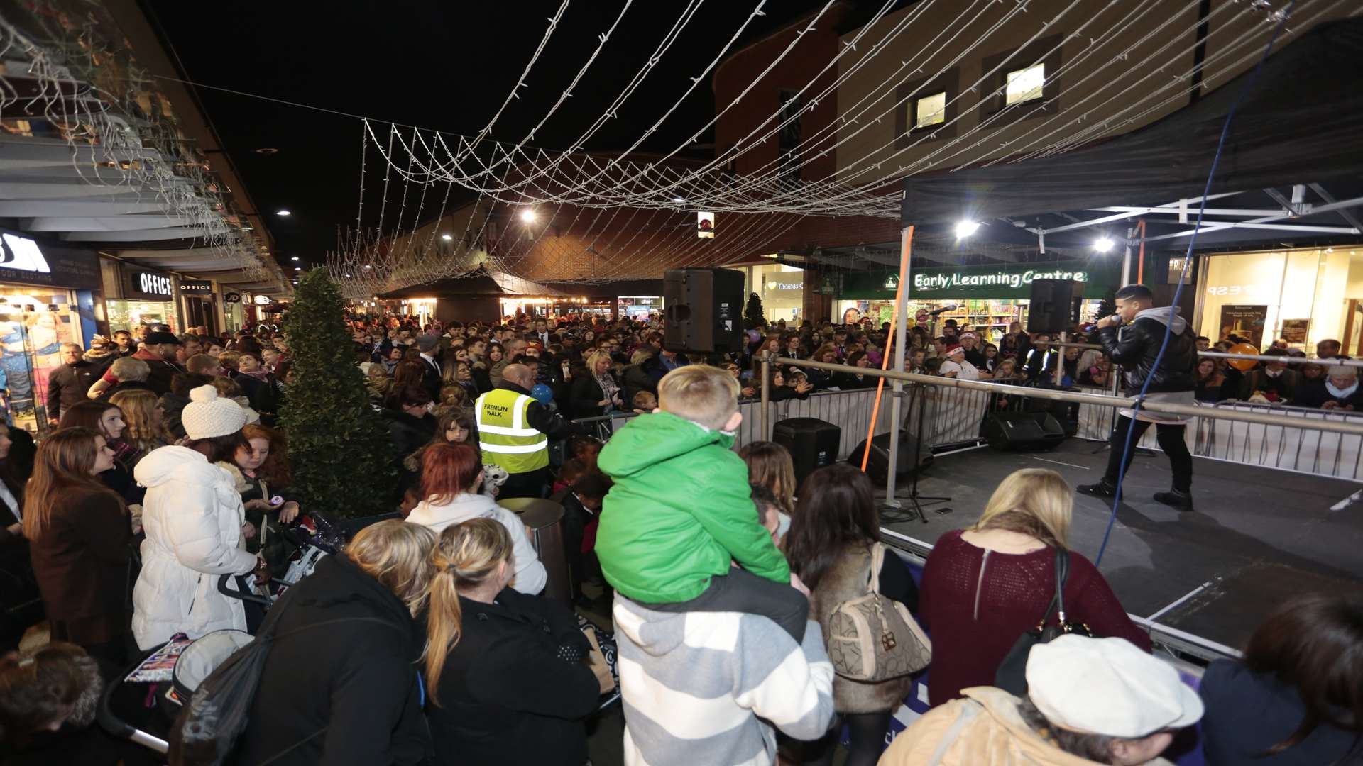 Crowds at the Fremlin Walk lights switch-on