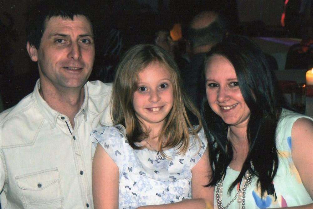 Rhianna Rawding with dad Justin and mum Gemma