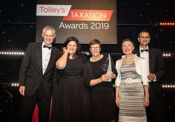 Jeremy Vine and Vee Babla of Vantage present the award to (from left) managing director Brady Last, CEO/ founder Sue Nelson and board advisor Margaret Connolly (10789732)
