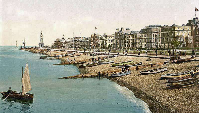 Postcard of how Herne Bay seafront used to look in days gone by
