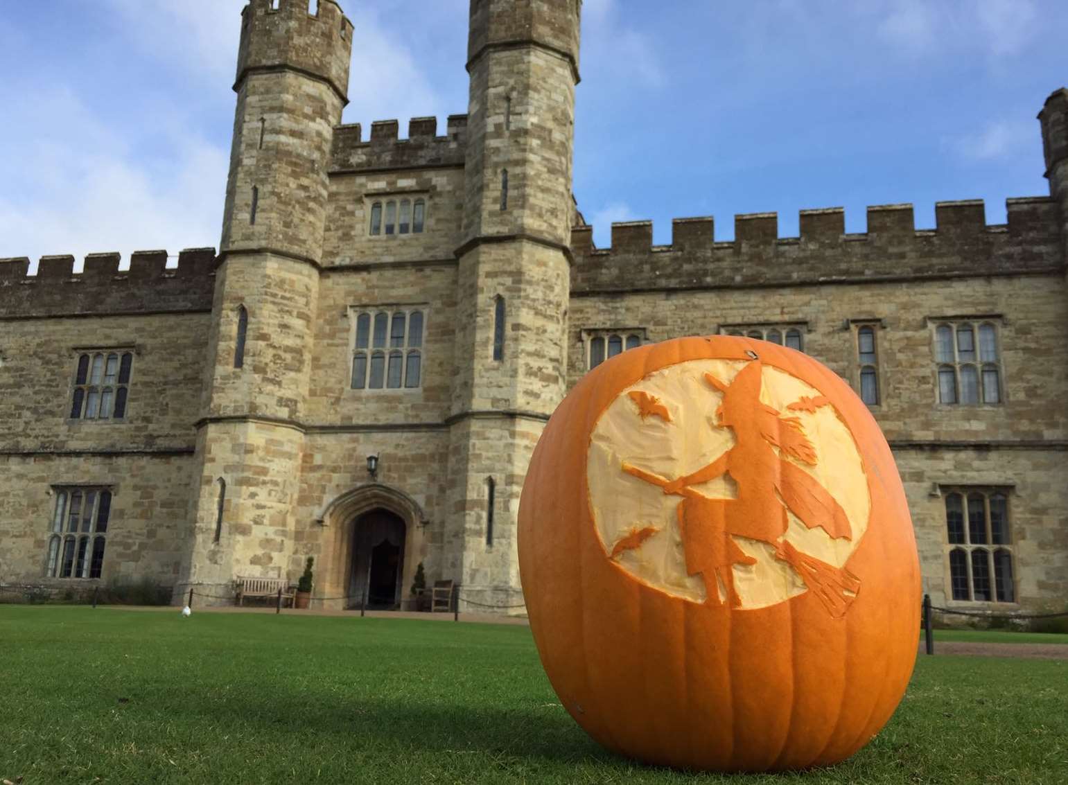 Another Leeds Castle pumpkin... witch do you prefer?