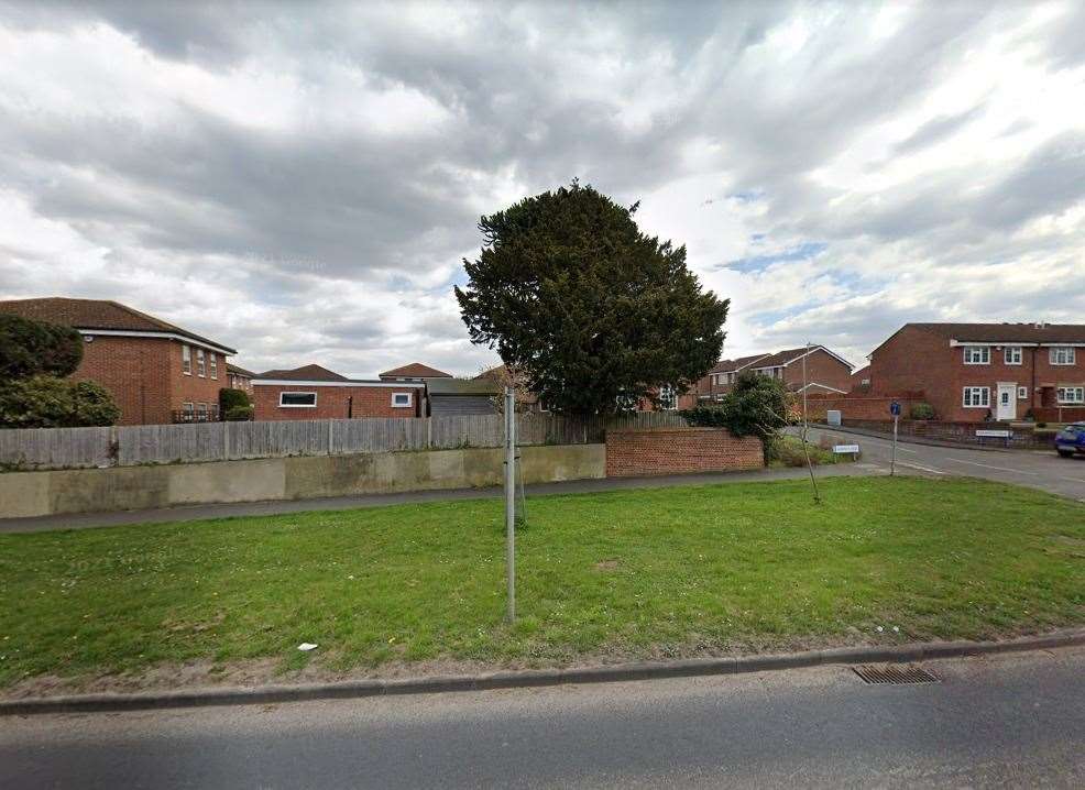 The 5G mast would be built on a grass verge off Brewers Field in Barn End Lane, Wilmington. Photo: Google
