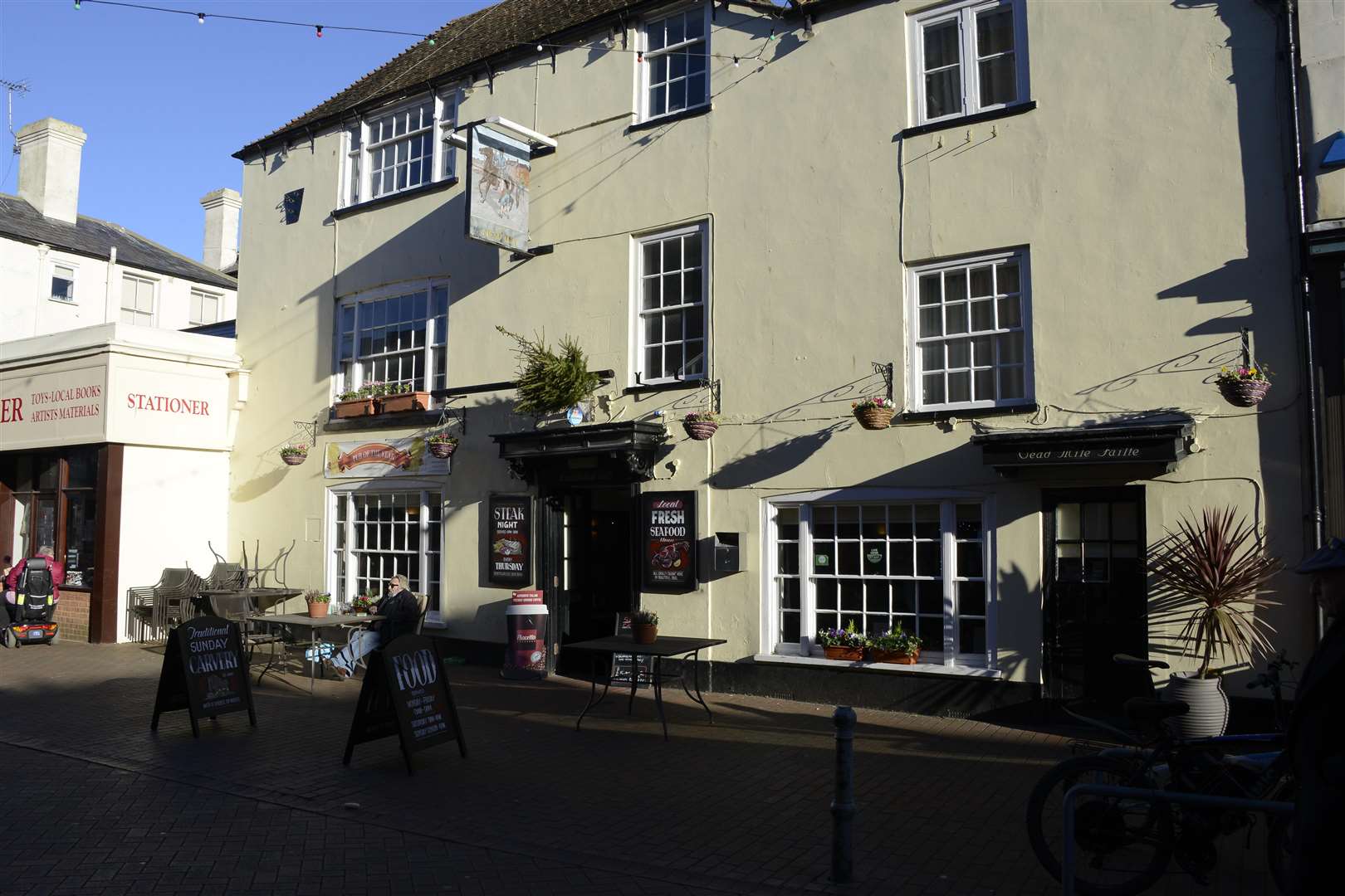 Health officials found cross-contamination of food at the New Inn in Deal