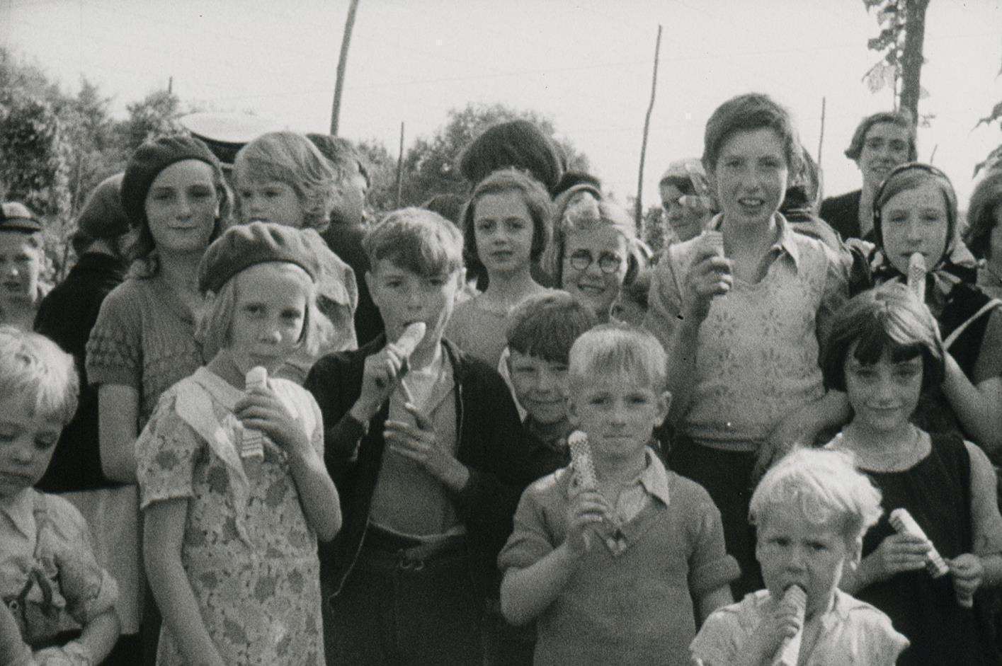 Families came from the East End to pick hops inn Kent. Picture: Screen Archive South East