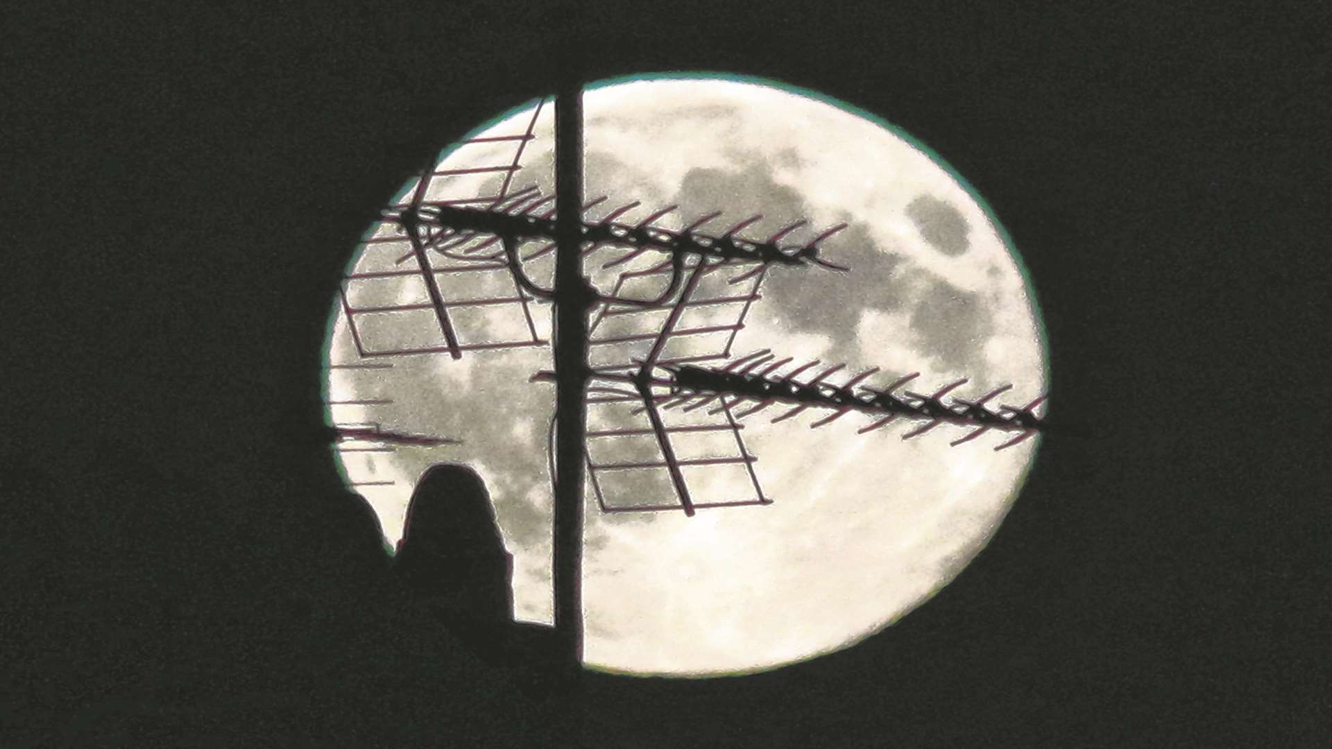 Eerie shot of a past supermoon captured by Kerry Riley of Herne Bay
