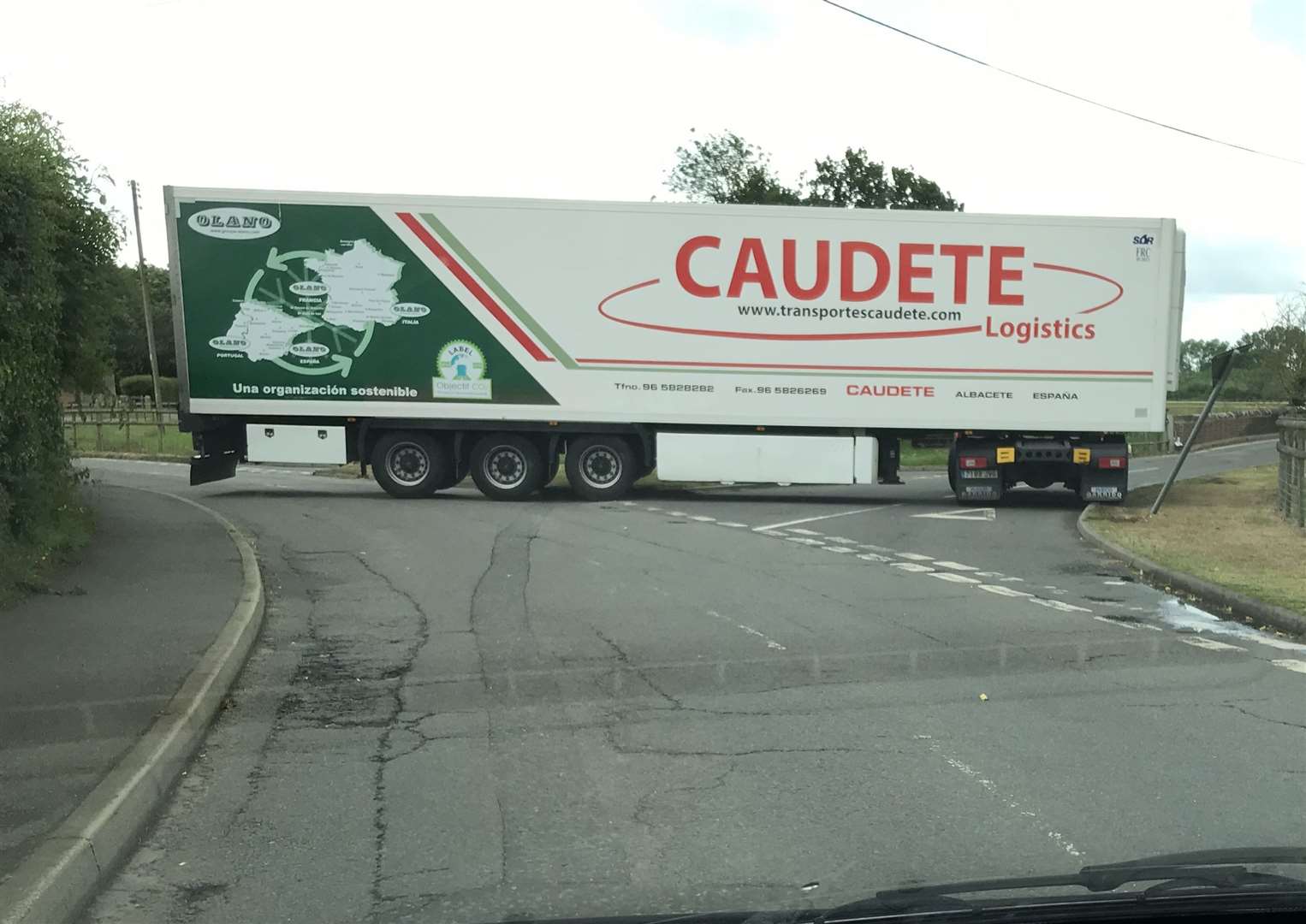 The lorry is blocking the whole intersection. Picture: Dan Rose