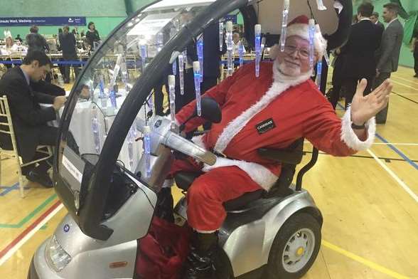 Independent Mike Barber turns up to the count in a Santa suit & electric buggy decked out in lights