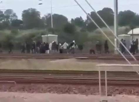 Migrants are taking risks to board Eurotunnel trains to Kent. Picture: @daftnelly.