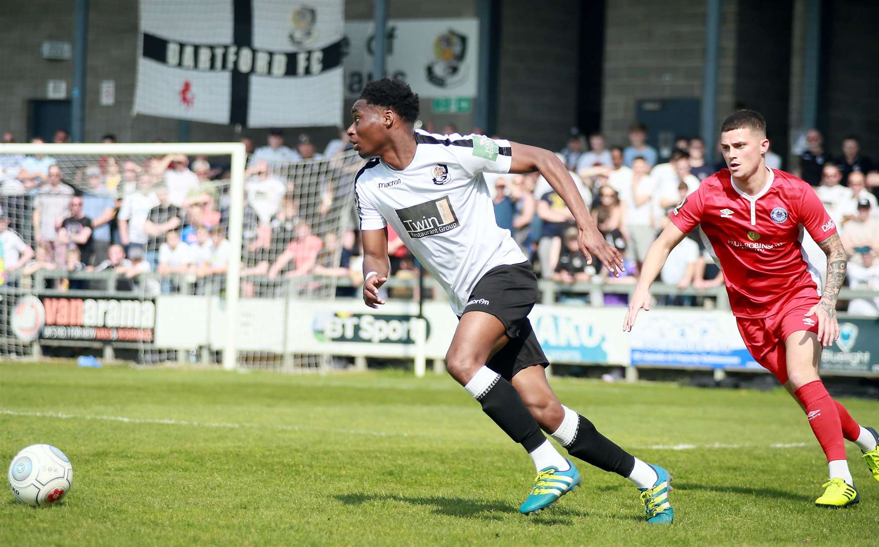 .Caption:.National League South.Dartford (White/Black). vs.Billericay Town (Red).At Princes Park Dartford .No.4 Jordan Wynter shows great ball control..Picture: Phil Lee .... (8985661)