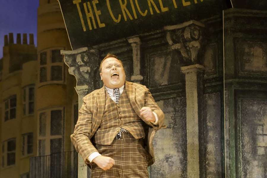 Gavin Spokes finds something to shout about in One Man, Two Guvnors
