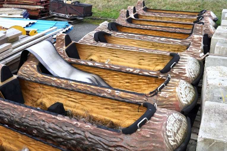 An opportunity to complete the set with eight log flume boats was also available