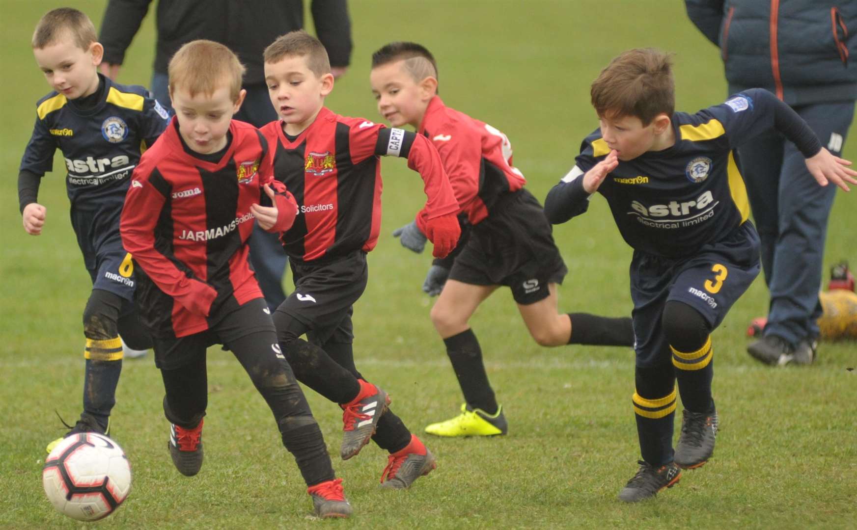 Woodcoombe Youth under-7s and Iwade Herons Colts under-7s give chase on Sunday. Picture: Steve Crispe FM6473970