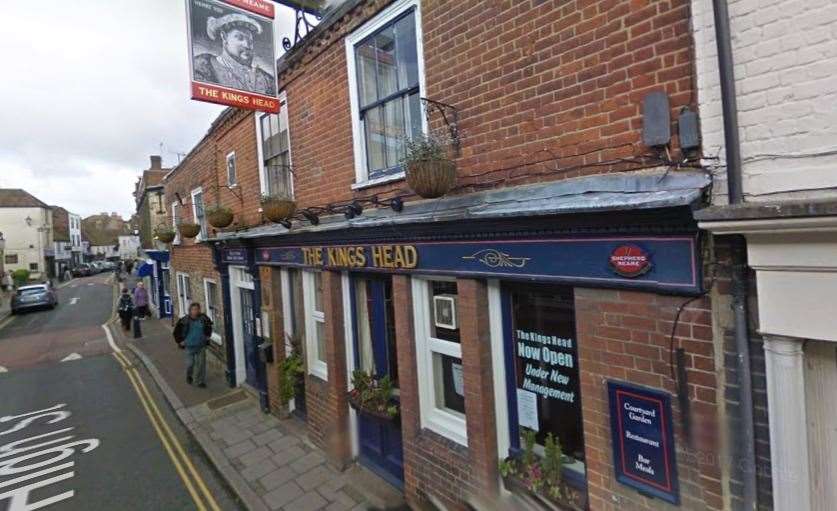 The "disturbance" tookplace outside the King's Head pub in Hythe last night. Picture: Google (9282852)