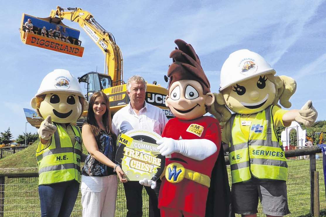 Sherene Garvin-Mack and Andy Ballantyne of Diggerland join Wowzer the KM Walk to School mascot to celebrate the attraction supporting KM Treasure Chest. Watched by Dougie and Dottie the Diggerland mascots.