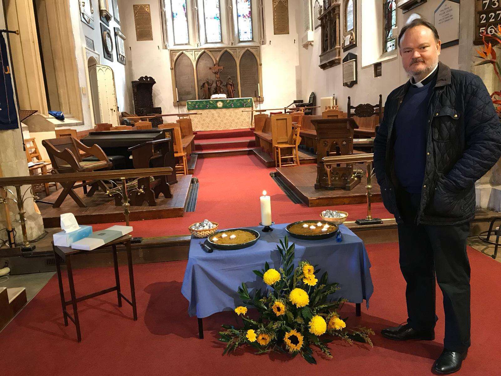 St Mary's Church in Hadlow is inviting mourners to light a candle and say a prayer (4498783)