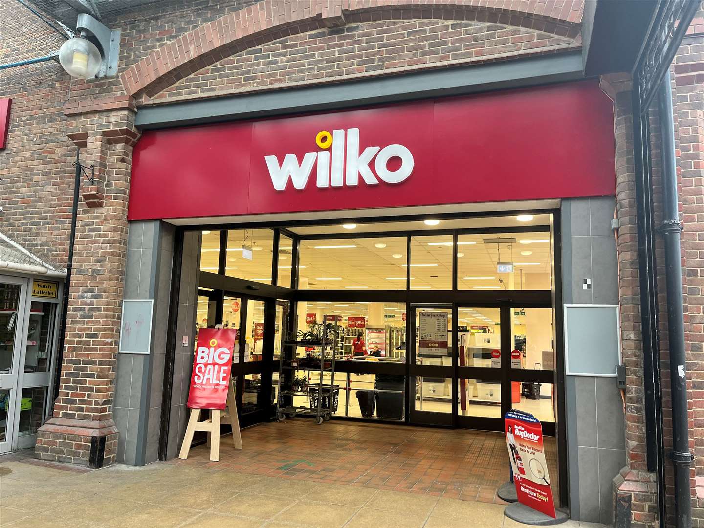 A bid to purchase the entirety of Wilko has fallen through – leaving thousands of jobs in the balance