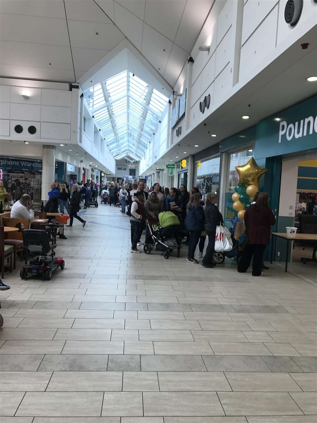 People queued for up to an hour to see the new shop and TOWIE star (1652376)