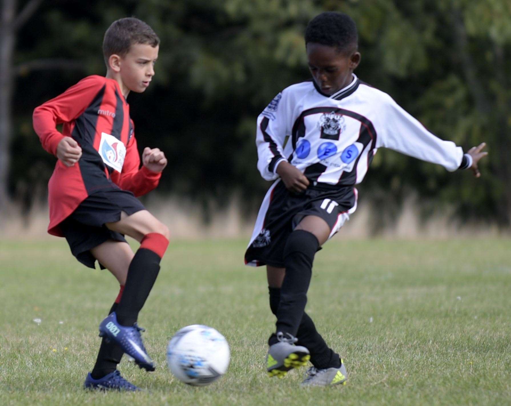 Medway Messenger Youth League action from earlier this season between Rainham Kenilworth Whites under-9s and Milton & Fulston United under-9s. Picture: Barry Goodwin (43810973)