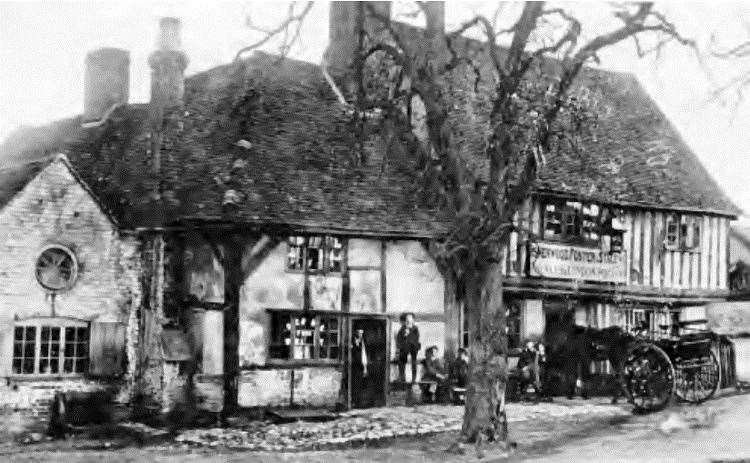 The Old Bull Inn, East Farleigh. Images: Dover-Kent Archives (61447093)