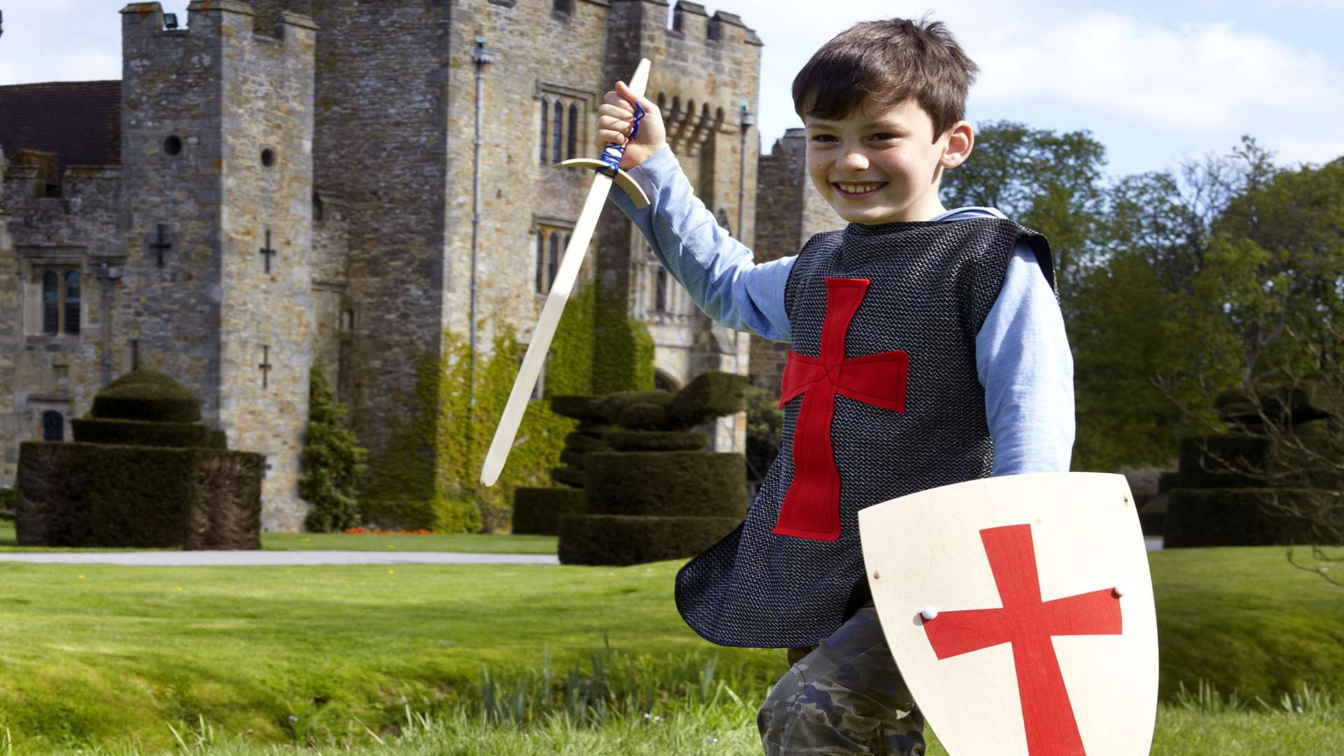 Children are invited to sign up for a spot of free medieval training at historic Hever Castle in Kent this summer