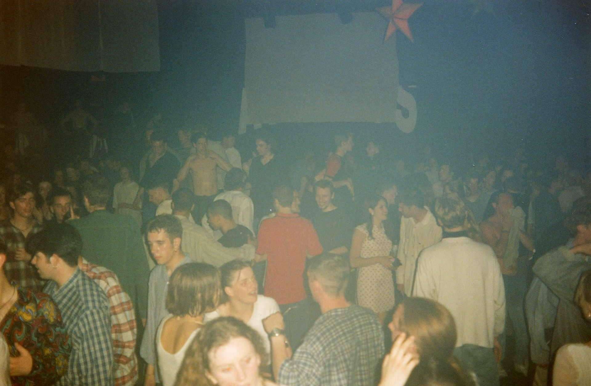 Atomics crowd in 1995. Picture: Mick Clark