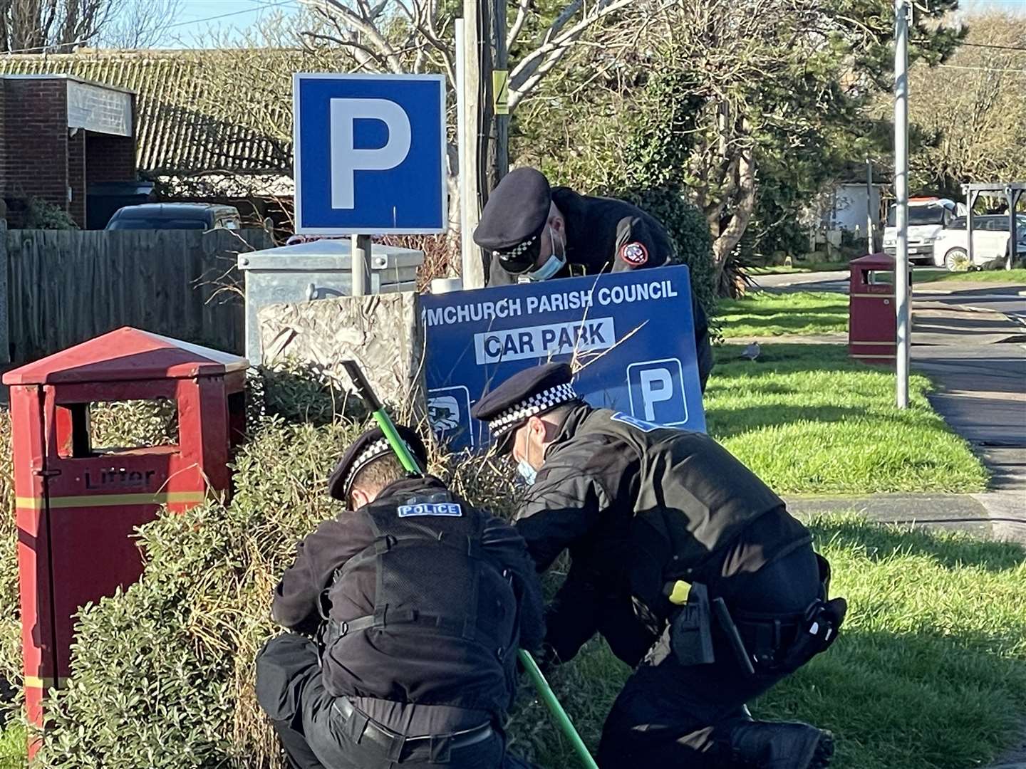 Police search bushes in Dymchurch following reports of a stabbing. Photo: Alex Jee