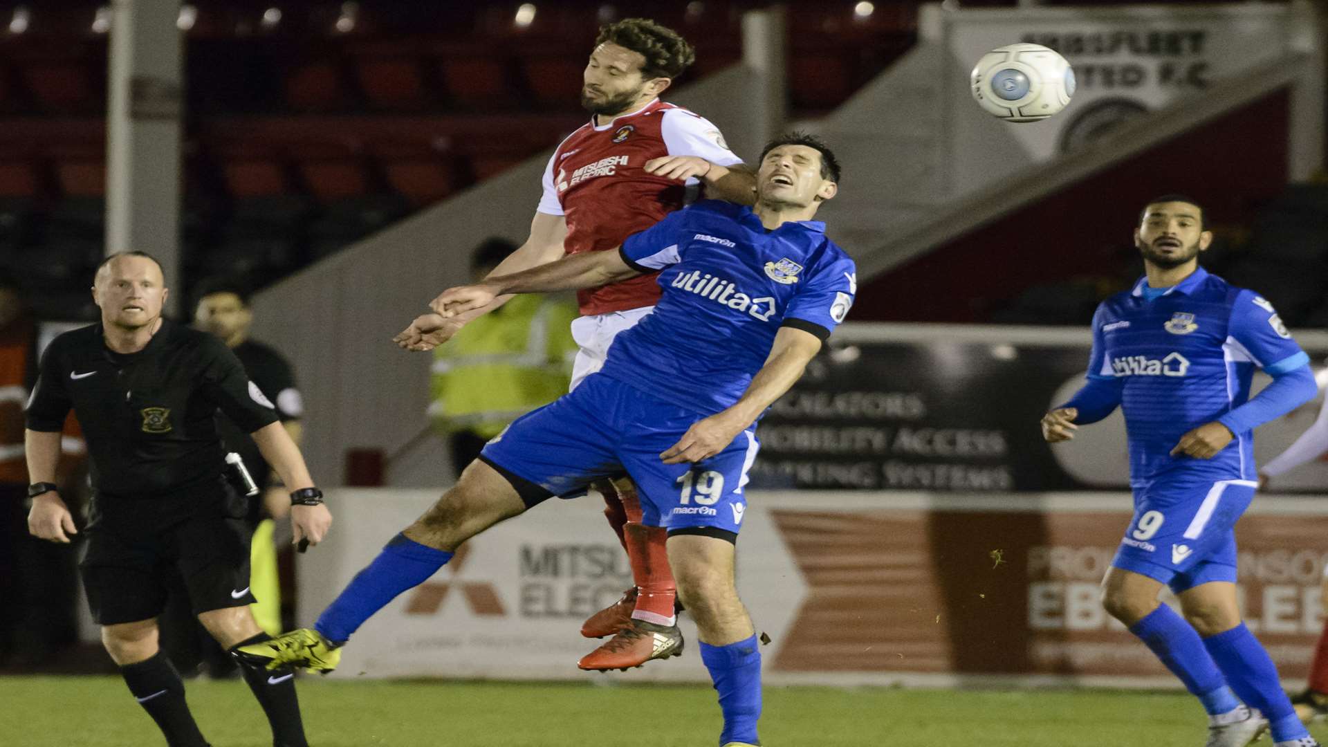 Dean Rance outjumps Danny Hollands Picture: Andy Payton