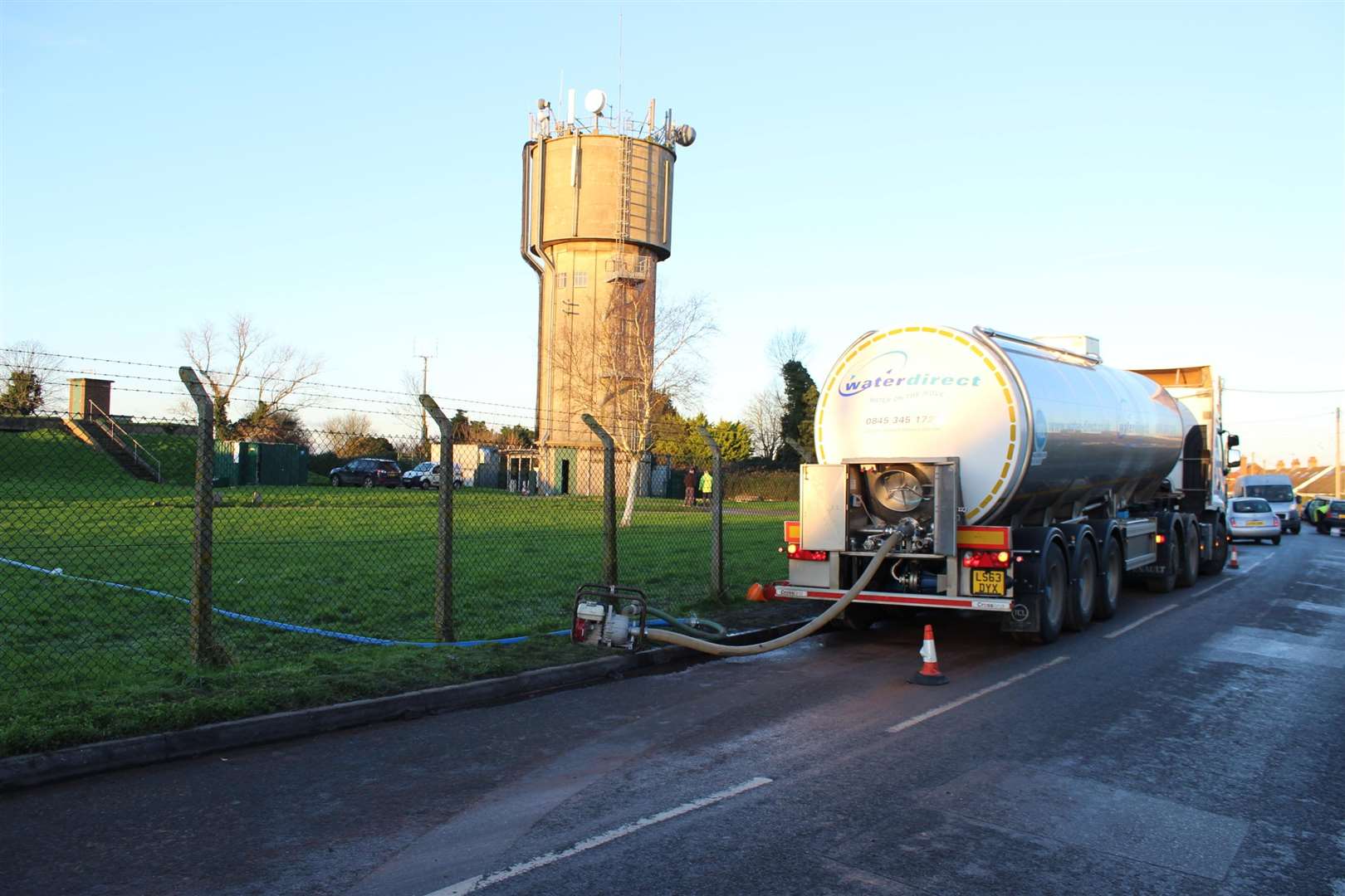 Water tankers ferried supplies to Sheppey to top up the reservoir at Chequers in January, 2016 (1388816)