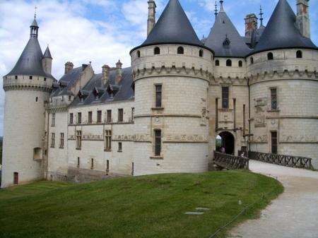 Chateaux of the Loire, one of the sites to be seen while camping