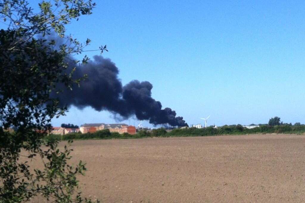 Huge plume of smoke from a fire in Gravesend. Picture: @susan_cochrane