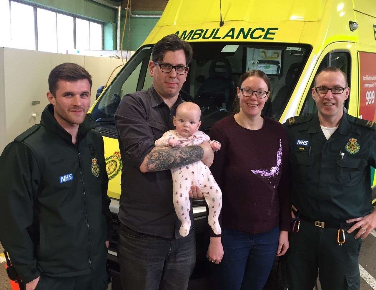 Parents Carly and Nick Walker with baby Naomi thank paramedics (25057137)