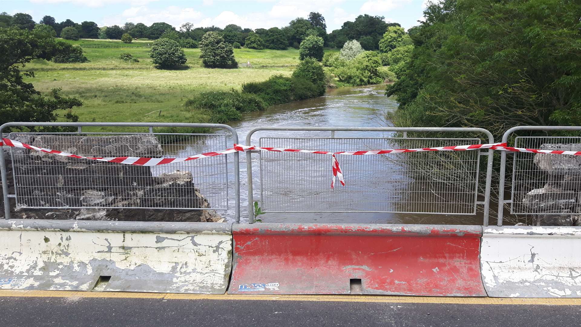 Temporary repair works to Teston Bridge