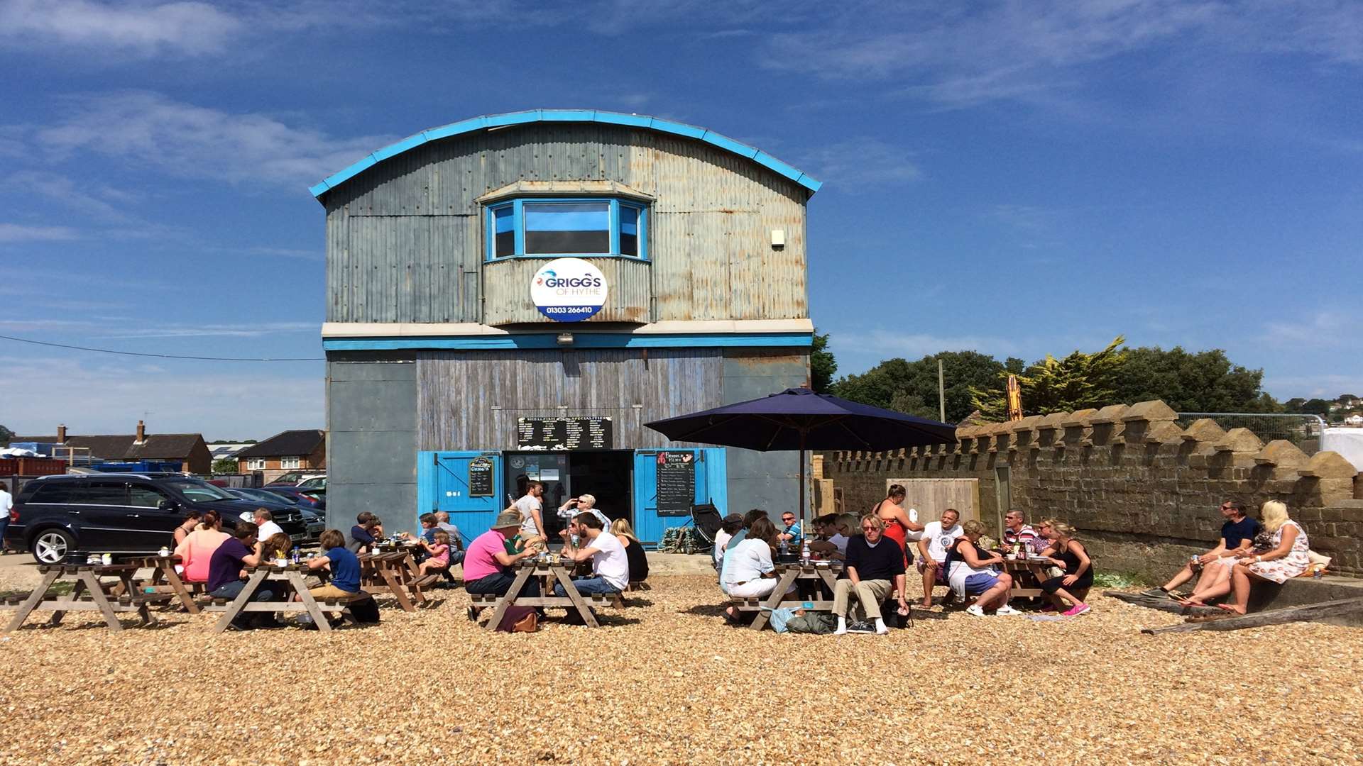 Griggs of Hythe serves brunch on theh beach