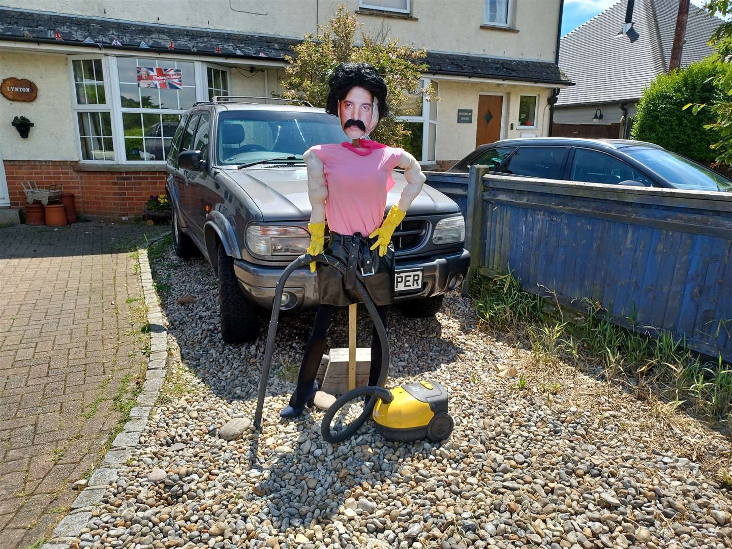 This scarecrows wants to break free