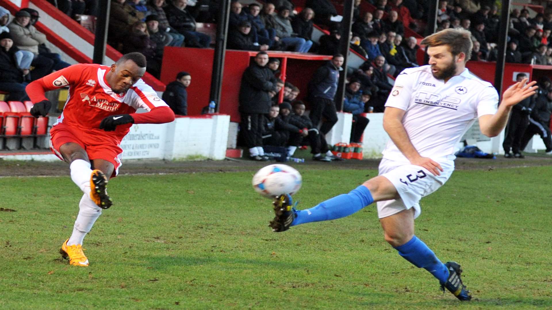 Welling's Malachi Hudson delivers a cross. Picture: David Brown