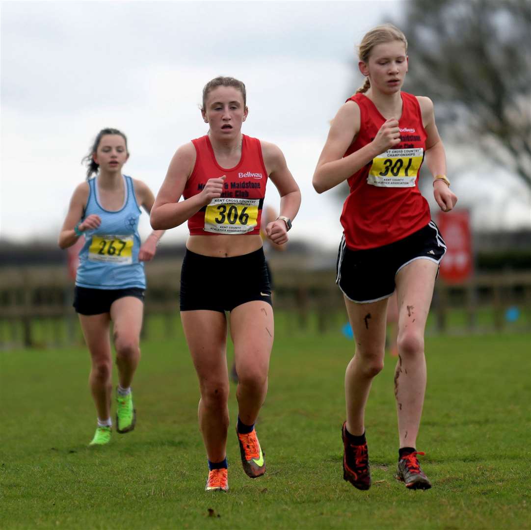 M&M clubmates Lola Sutton (No.306) and Lily Crossley (No.301) in the under-20 women’s race. Picture: Barry Goodwin