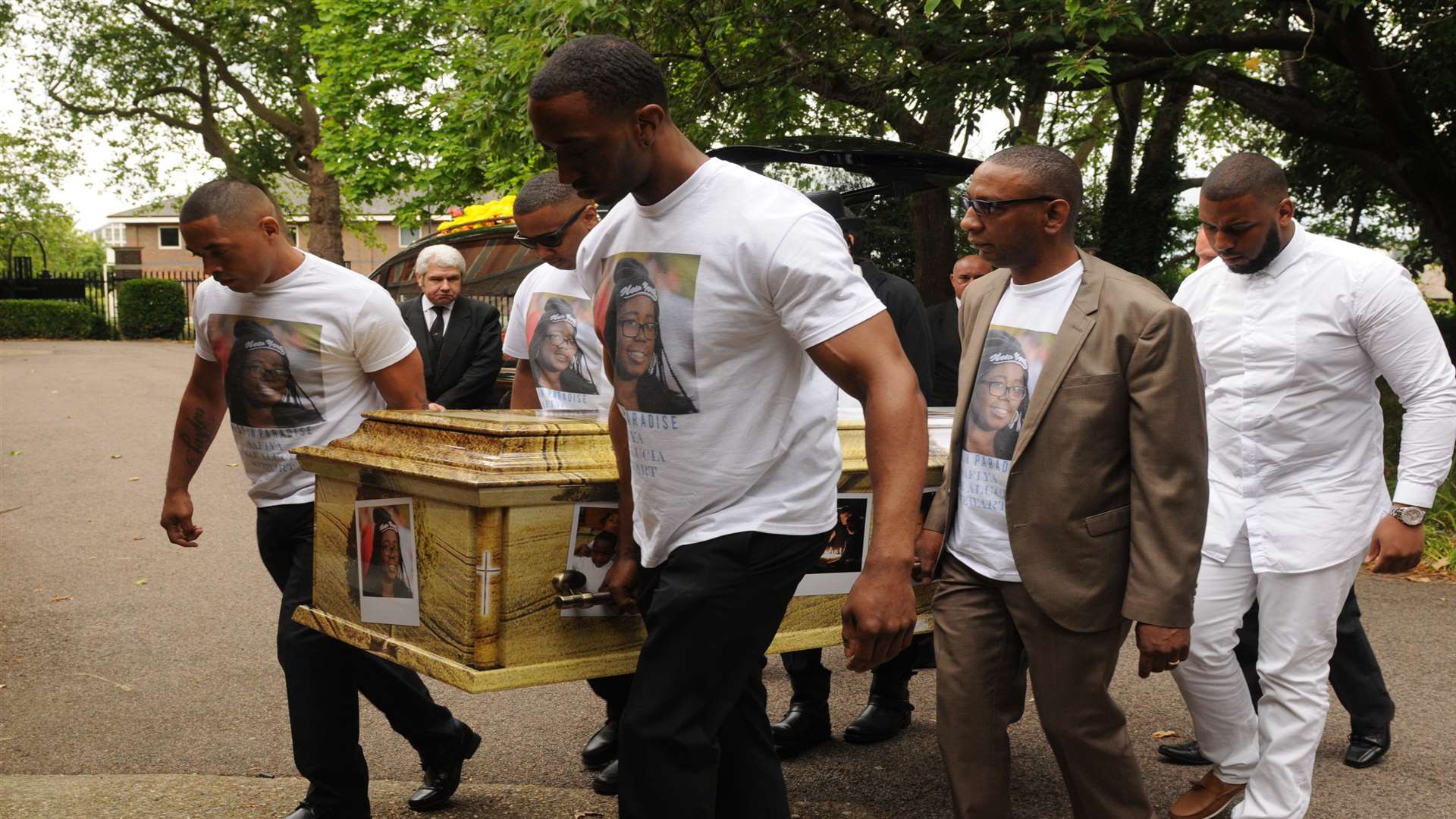 Mourners carrying in Safiya's coffin.