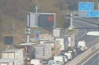 Long queues on the M20