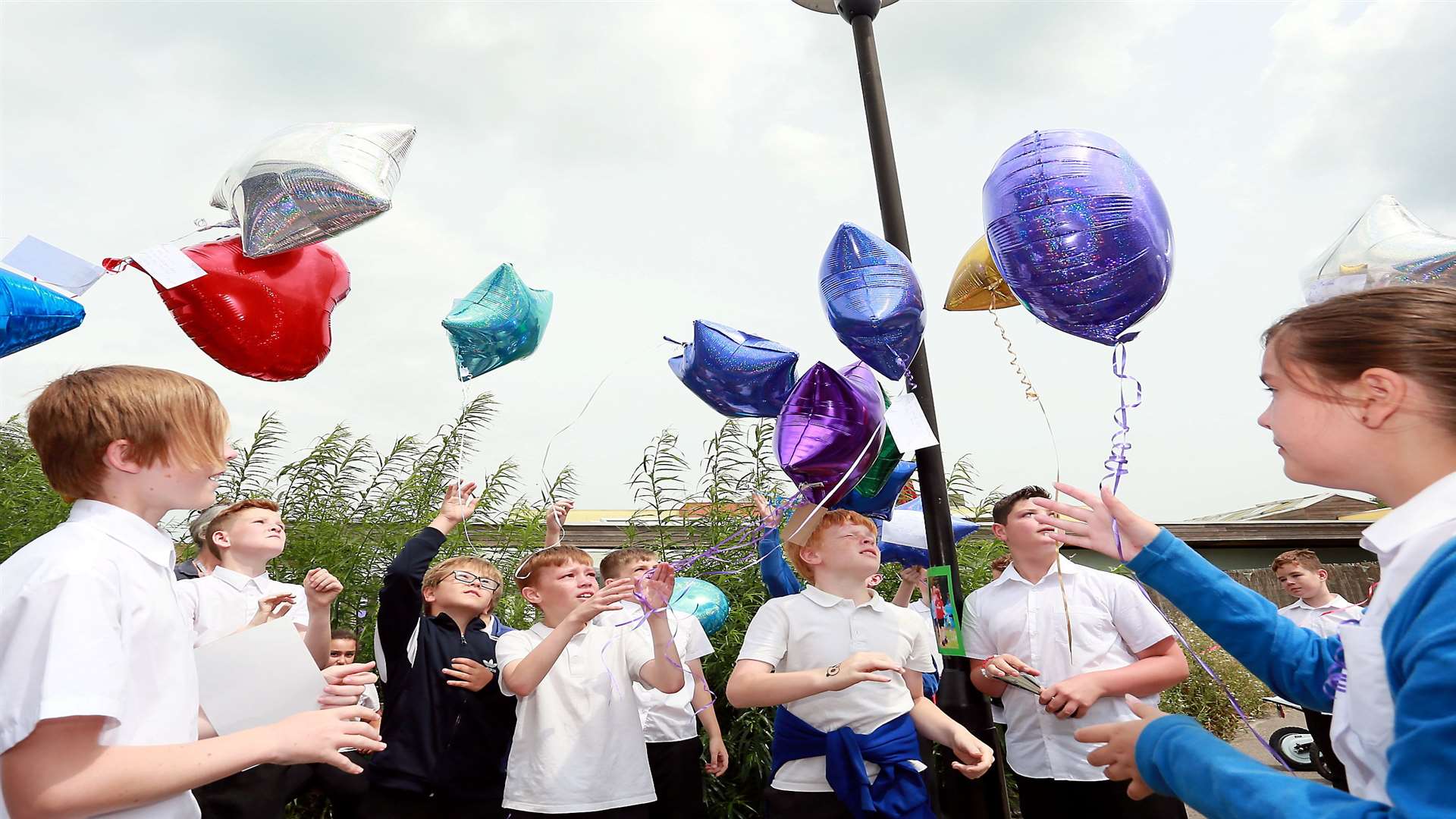 Pupils at Rose Street Primary School in Sheerness released balloons and messages in memory of school friend Marshall Roberts.